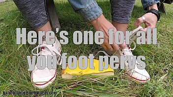 Messes up cake with bare feet